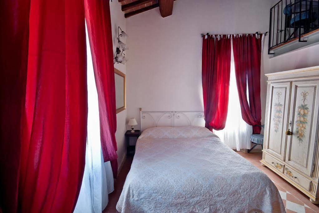 Bed and Breakfast A Casa Mastacchi Сиена Экстерьер фото