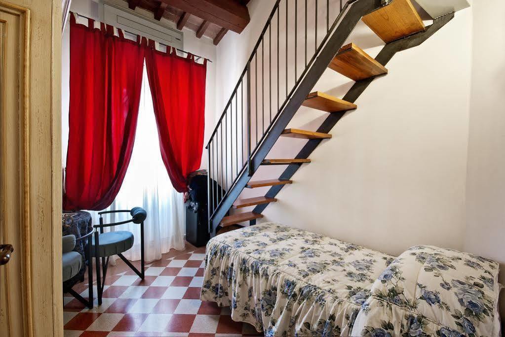 Bed and Breakfast A Casa Mastacchi Сиена Экстерьер фото