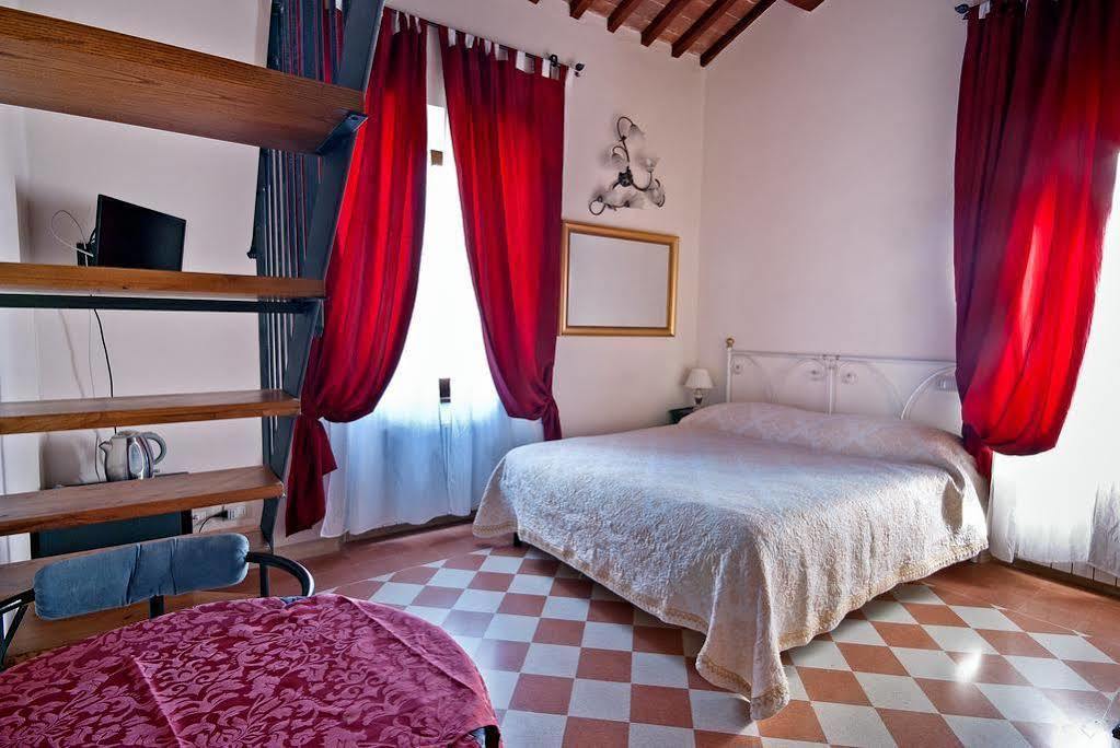 Bed and Breakfast A Casa Mastacchi Сиена Экстерьер фото