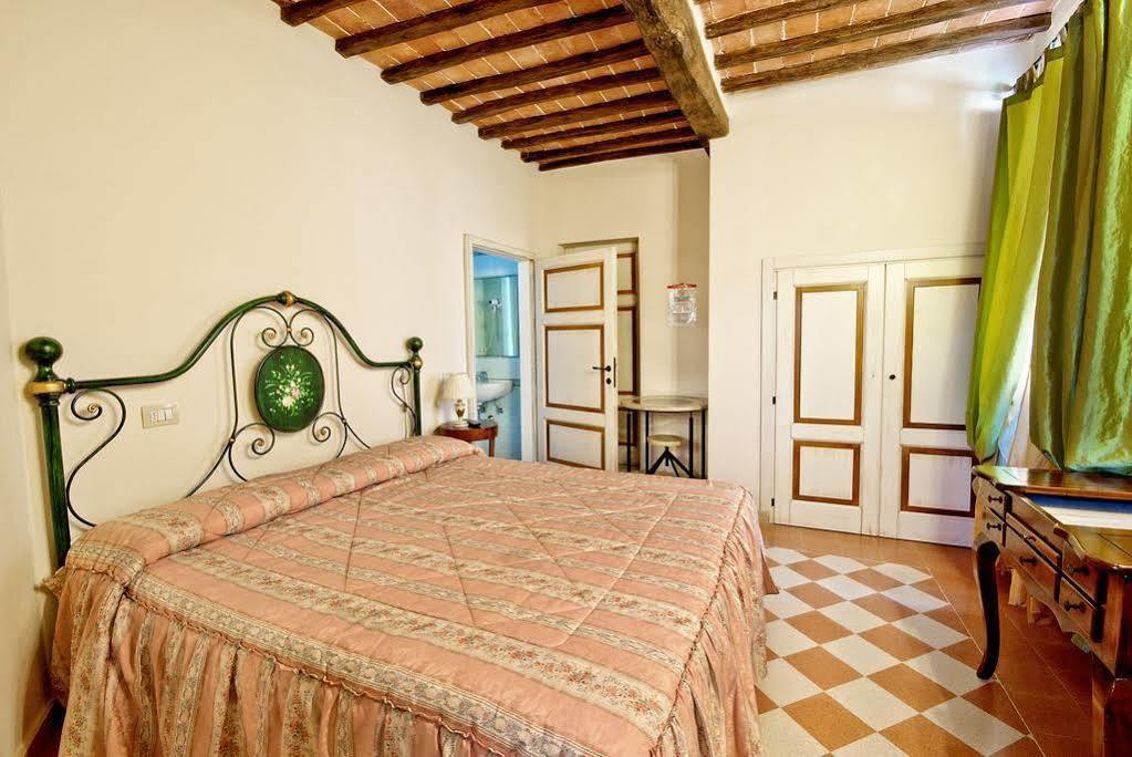 Bed and Breakfast A Casa Mastacchi Сиена Экстерьер фото